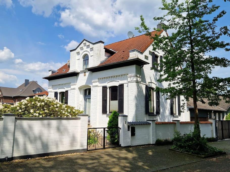 Historische Villa Mit Garten, Luxus Meerbusch Eksteriør billede
